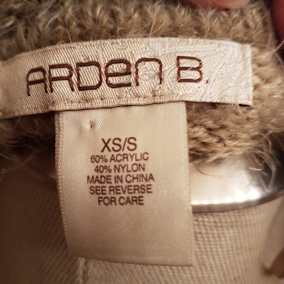 Arden B poncho - Picture 3 of 3